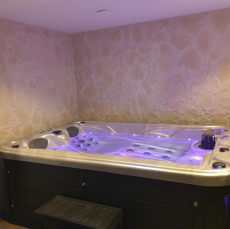 Brunch dans le jacuzzi